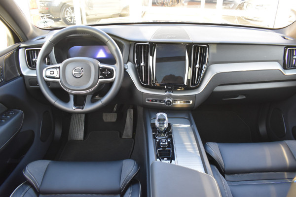 Volvo XC60 T6 350PK Plug-in hybrid AWD Plus Dark | 21" LMV | Luchtvering | H&K | Panodak | Contour stoelen | 360 Canera