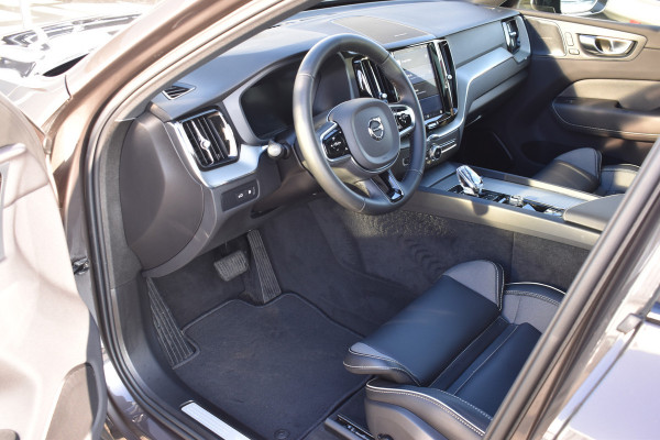 Volvo XC60 T6 350PK Plug-in hybrid AWD Plus Dark | 21" LMV | Luchtvering | H&K | Panodak | Contour stoelen | 360 Canera