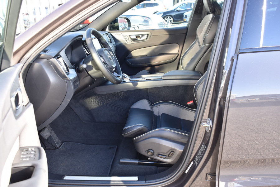 Volvo XC60 T6 350PK Plug-in hybrid AWD Plus Dark | 21" LMV | Luchtvering | H&K | Panodak | Contour stoelen | 360 Canera