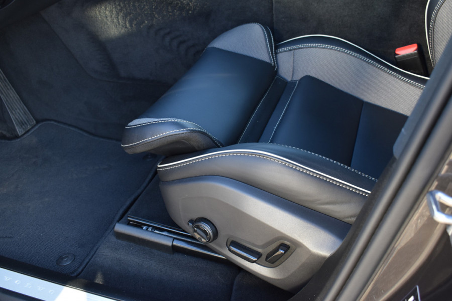 Volvo XC60 T6 350PK Plug-in hybrid AWD Plus Dark | 21" LMV | Luchtvering | H&K | Panodak | Contour stoelen | 360 Canera