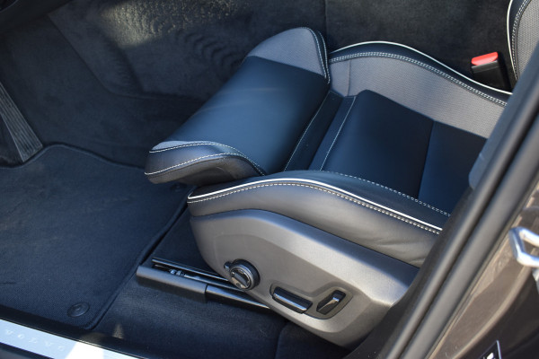 Volvo XC60 T6 350PK Plug-in hybrid AWD Plus Dark | 21" LMV | Luchtvering | H&K | Panodak | Contour stoelen | 360 Canera