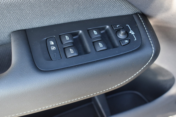 Volvo XC60 T6 350PK Plug-in hybrid AWD Plus Dark | 21" LMV | Luchtvering | H&K | Panodak | Contour stoelen | 360 Canera