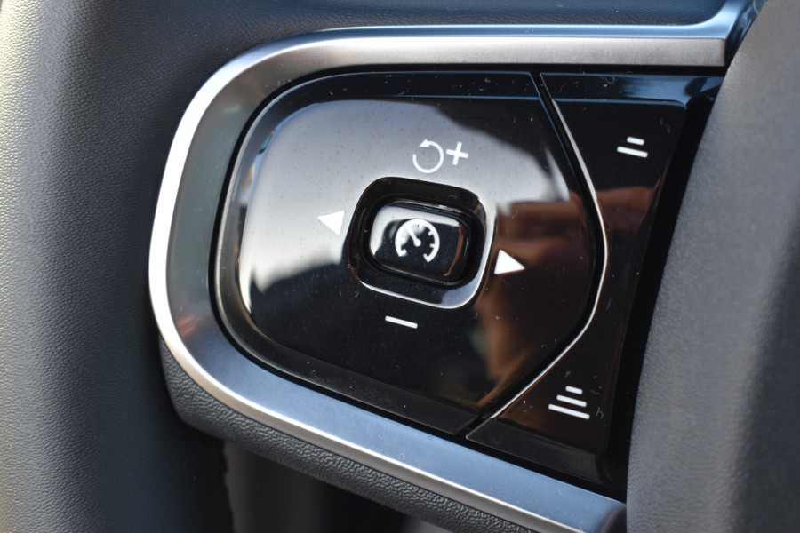 Volvo XC60 T6 350PK Plug-in hybrid AWD Plus Dark | 21" LMV | Luchtvering | H&K | Panodak | Contour stoelen | 360 Canera