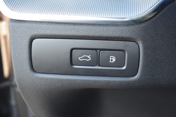 Volvo XC60 T6 350PK Plug-in hybrid AWD Plus Dark | 21" LMV | Luchtvering | H&K | Panodak | Contour stoelen | 360 Canera