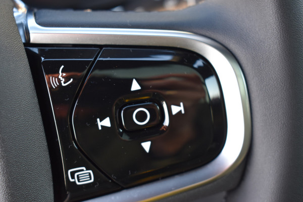 Volvo XC60 T6 350PK Plug-in hybrid AWD Plus Dark | 21" LMV | Luchtvering | H&K | Panodak | Contour stoelen | 360 Canera