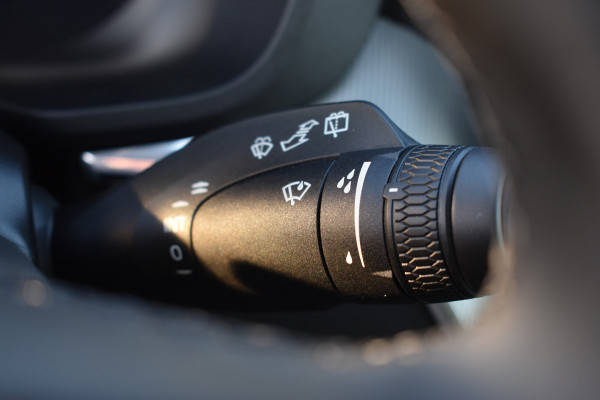 Volvo XC60 T6 350PK Plug-in hybrid AWD Plus Dark | 21" LMV | Luchtvering | H&K | Panodak | Contour stoelen | 360 Canera