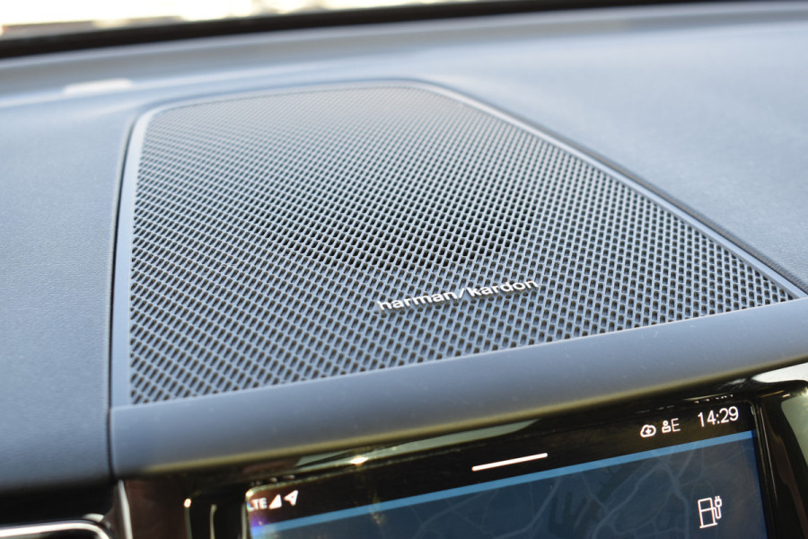 Volvo XC60 T6 350PK Plug-in hybrid AWD Plus Dark | 21" LMV | Luchtvering | H&K | Panodak | Contour stoelen | 360 Canera