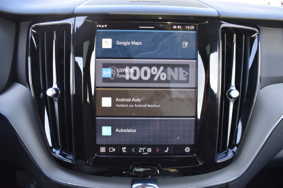 Volvo XC60 T6 350PK Plug-in hybrid AWD Plus Dark | 21" LMV | Luchtvering | H&K | Panodak | Contour stoelen | 360 Canera