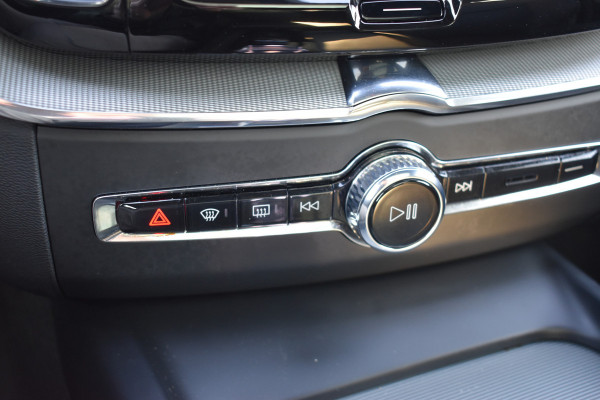 Volvo XC60 T6 350PK Plug-in hybrid AWD Plus Dark | 21" LMV | Luchtvering | H&K | Panodak | Contour stoelen | 360 Canera