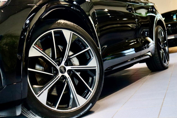 Audi Q5 55 TFSI e S edition Competition Full Options