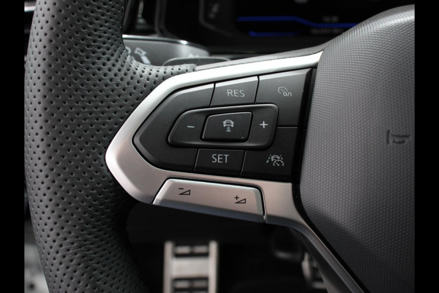 Volkswagen T-Roc 1.5 TSI R-Line+Blackpack Climate control | Adaptieve cruise control | Panoramadak | LED | Navigatie | Achteruitrijcamera | Parkeersensoren | Apple Carplay/ Android Auto | Radio