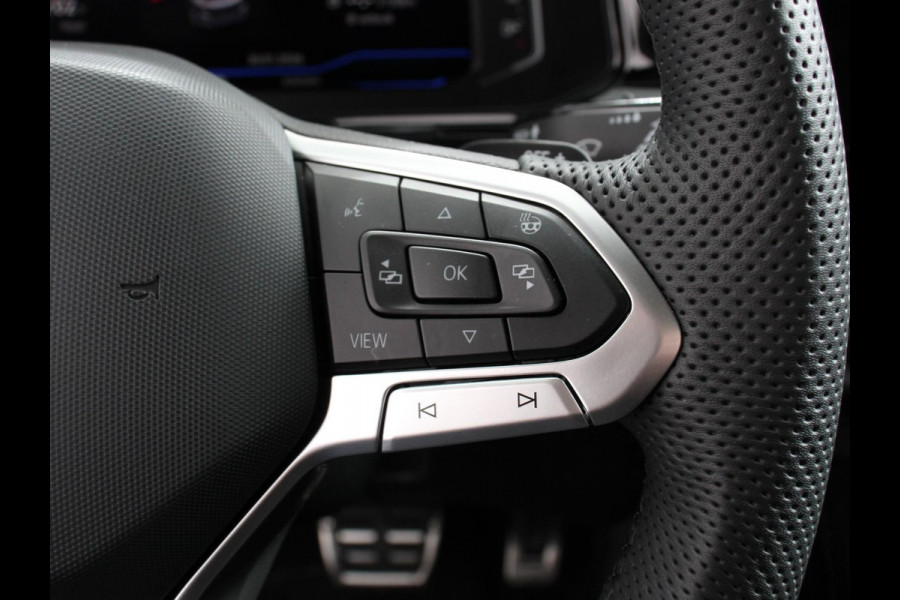 Volkswagen T-Roc 1.5 TSI R-Line+Blackpack Climate control | Adaptieve cruise control | Panoramadak | LED | Navigatie | Achteruitrijcamera | Parkeersensoren | Apple Carplay/ Android Auto | Radio