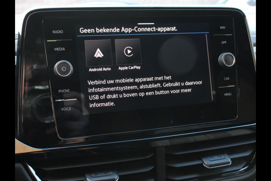 Volkswagen T-Roc 1.5 TSI R-Line+Blackpack Climate control | Adaptieve cruise control | Panoramadak | LED | Navigatie | Achteruitrijcamera | Parkeersensoren | Apple Carplay/ Android Auto | Radio