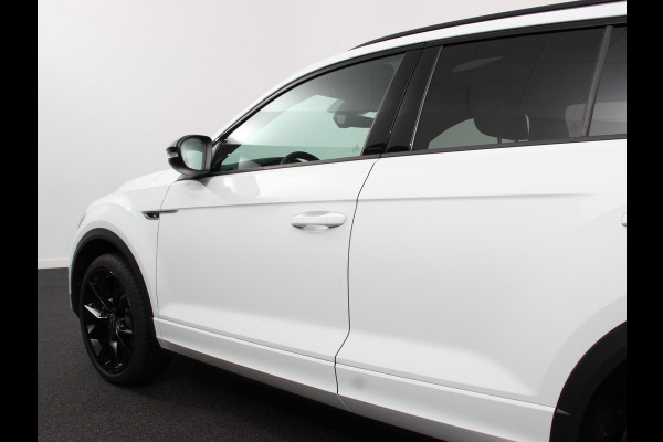Volkswagen T-Roc 1.5 TSI R-Line+Blackpack Climate control | Adaptieve cruise control | Panoramadak | LED | Navigatie | Achteruitrijcamera | Parkeersensoren | Apple Carplay/ Android Auto | Radio