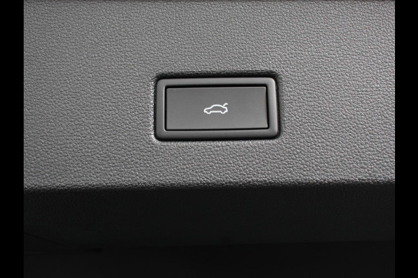 Volkswagen T-Roc 1.5 TSI R-Line+Blackpack Climate control | Adaptieve cruise control | Panoramadak | LED | Navigatie | Achteruitrijcamera | Parkeersensoren | Apple Carplay/ Android Auto | Radio