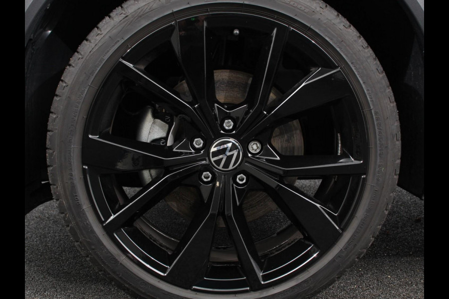 Volkswagen T-Roc 1.5 TSI R-Line+Blackpack Climate control | Adaptieve cruise control | Panoramadak | LED | Navigatie | Achteruitrijcamera | Parkeersensoren | Apple Carplay/ Android Auto | Radio