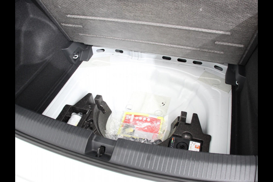 Volkswagen T-Roc 1.5 TSI R-Line+Blackpack Climate control | Adaptieve cruise control | Panoramadak | LED | Navigatie | Achteruitrijcamera | Parkeersensoren | Apple Carplay/ Android Auto | Radio