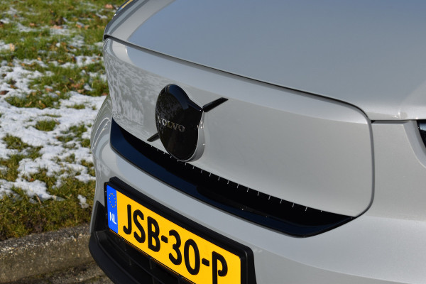 Volvo EX40 Extended Range 252PK Plus Black Ed. 82 kWh H&K | Panodak | Camera | 20"LMV | ACC | Blis