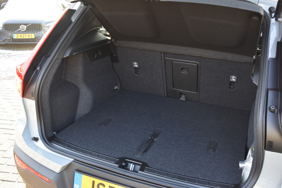 Volvo EX40 Extended Range 252PK Plus Black Ed. 82 kWh H&K | Panodak | Camera | 20"LMV | ACC | Blis