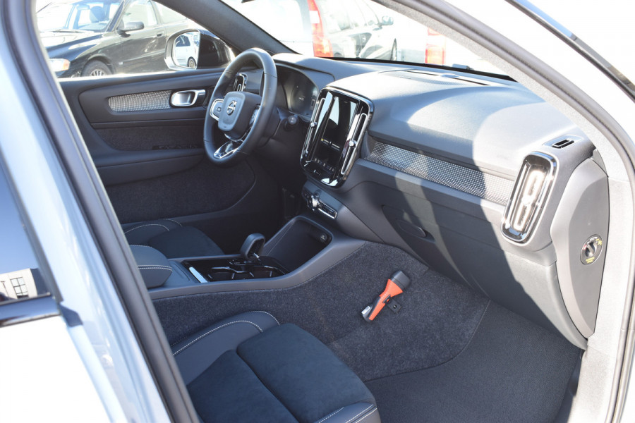 Volvo EX40 Extended Range 252PK Plus Black Ed. 82 kWh H&K | Panodak | Camera | 20"LMV | ACC | Blis