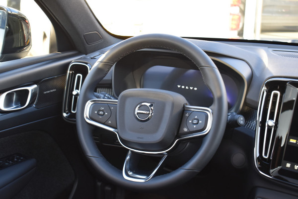 Volvo EX40 Extended Range 252PK Plus Black Ed. 82 kWh H&K | Panodak | Camera | 20"LMV | ACC | Blis