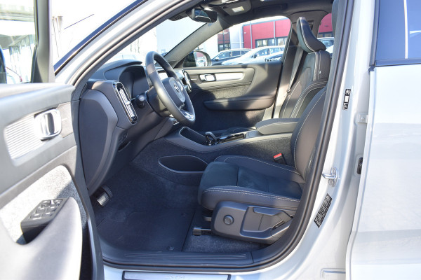 Volvo EX40 Extended Range 252PK Plus Black Ed. 82 kWh H&K | Panodak | Camera | 20"LMV | ACC | Blis