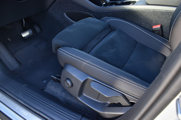 Volvo EX40 Extended Range 252PK Plus Black Ed. 82 kWh H&K | Panodak | Camera | 20"LMV | ACC | Blis