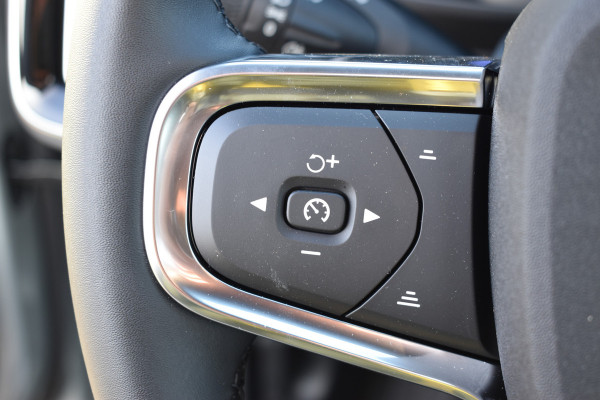 Volvo EX40 Extended Range 252PK Plus Black Ed. 82 kWh H&K | Panodak | Camera | 20"LMV | ACC | Blis