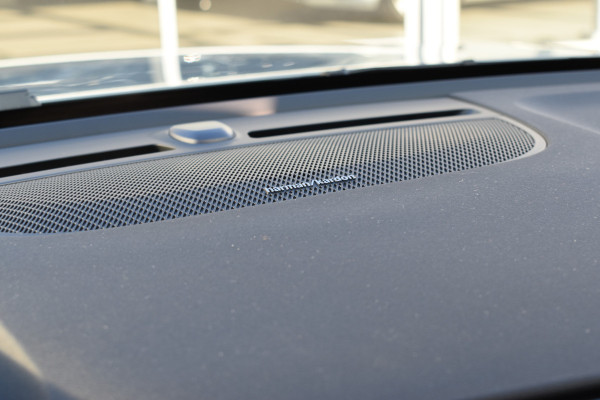 Volvo EX40 Extended Range 252PK Plus Black Ed. 82 kWh H&K | Panodak | Camera | 20"LMV | ACC | Blis