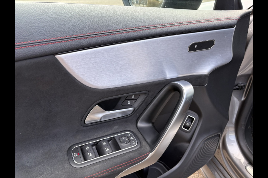 Mercedes-Benz CLA-Klasse Shooting Brake 180 d Business Solution AMG DAB Camera Stoelverwarming