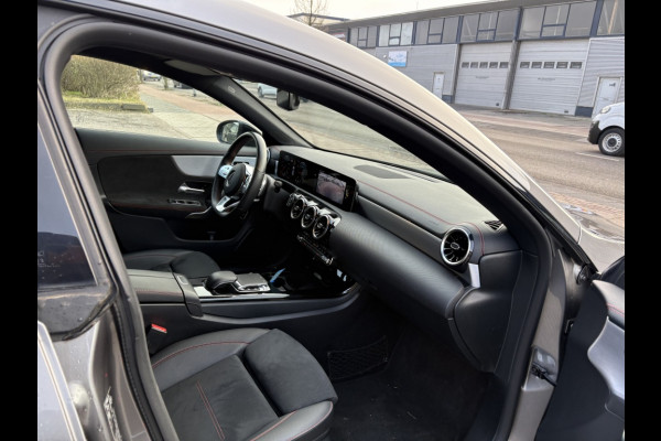 Mercedes-Benz CLA-Klasse Shooting Brake 180 d Business Solution AMG DAB Camera Stoelverwarming