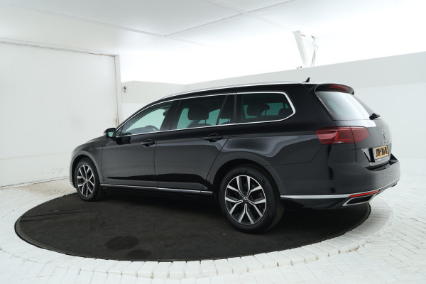 Volkswagen Passat Variant 2.0 TDI Elegance Business R Automaat, Leer, virtual, Climate,