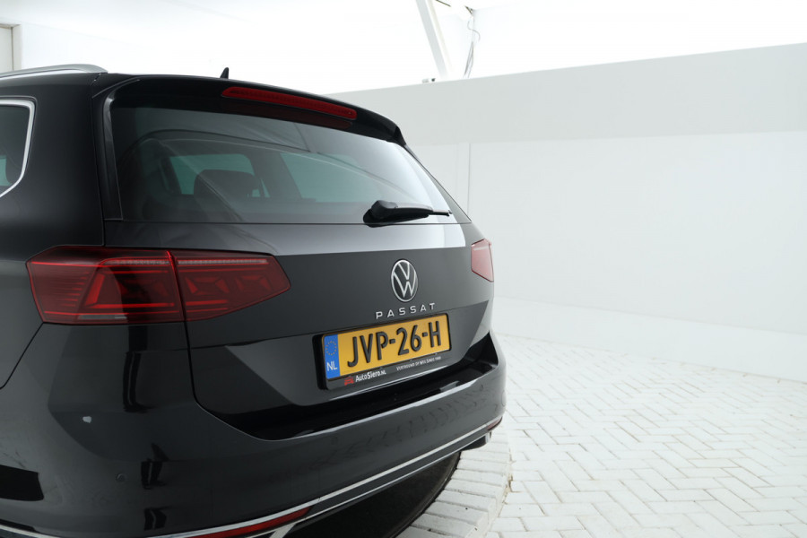 Volkswagen Passat Variant 2.0 TDI Elegance Business R Automaat, Leer, virtual, Climate,