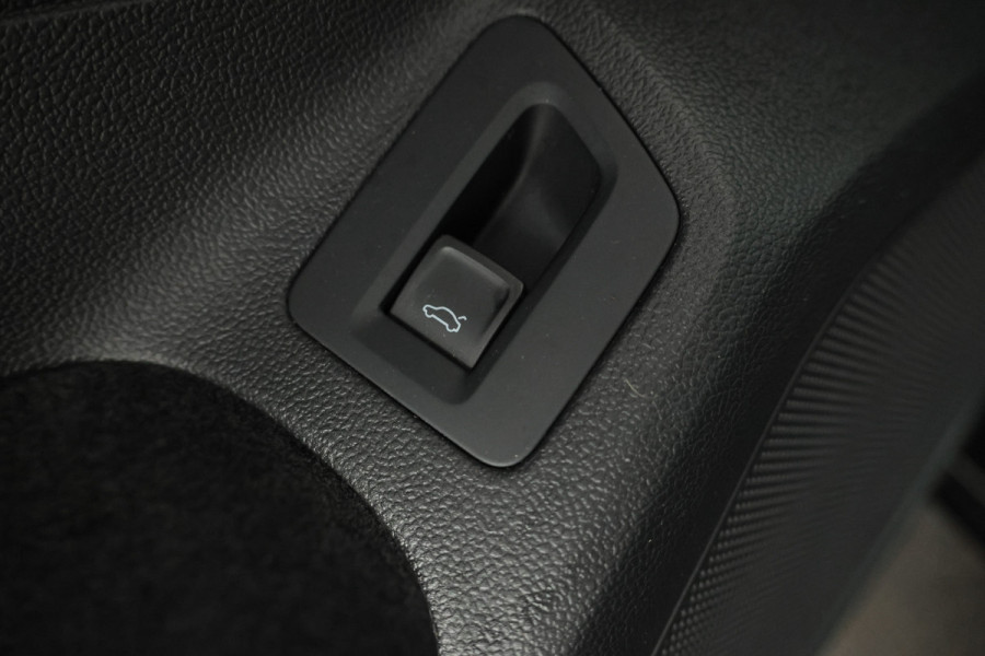 Volkswagen Passat Variant 2.0 TDI Elegance Business R Automaat, Leer, virtual, Climate,