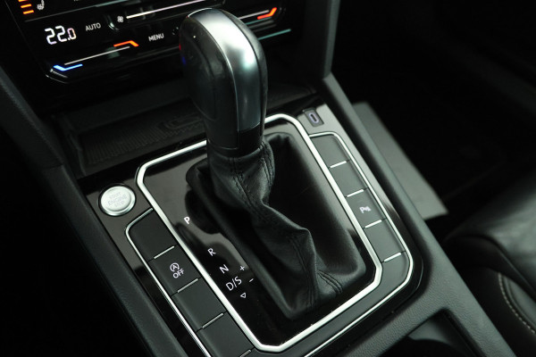 Volkswagen Passat Variant 2.0 TDI Elegance Business R Automaat, Leer, virtual, Climate,