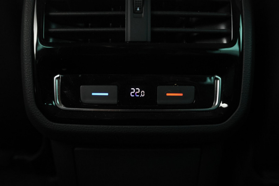 Volkswagen Passat Variant 2.0 TDI Elegance Business R Automaat, Leer, virtual, Climate,