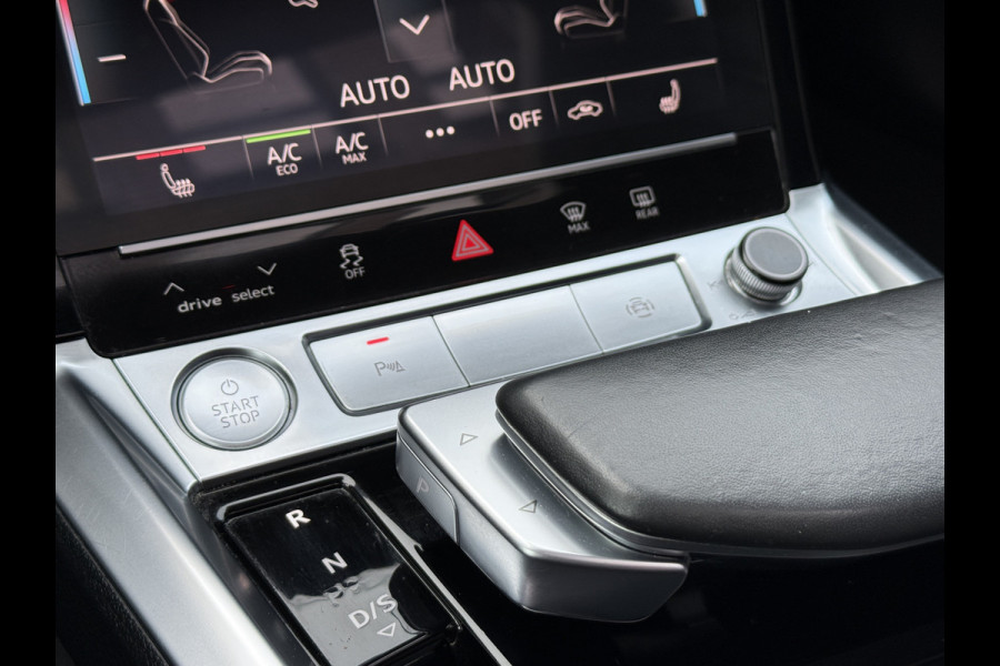 Audi e-tron 50 quattro Launch edition plus 71 kWh | Panoramadak | Leder | Camera Apple Carplay | Navi