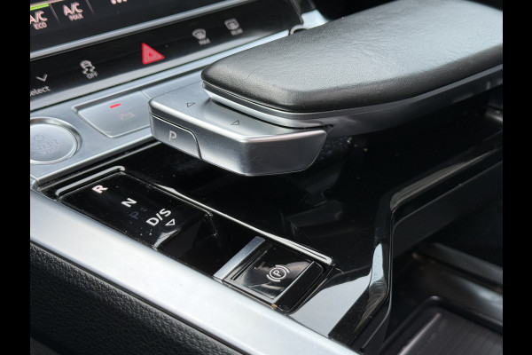 Audi e-tron 50 quattro Launch edition plus 71 kWh | Panoramadak | Leder | Camera Apple Carplay | Navi