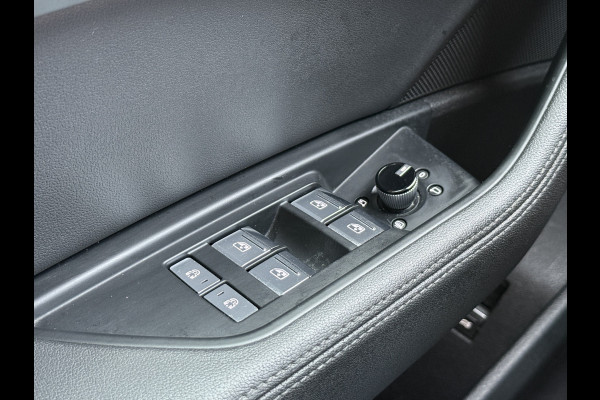 Audi e-tron 50 quattro Launch edition plus 71 kWh | Panoramadak | Leder | Camera Apple Carplay | Navi