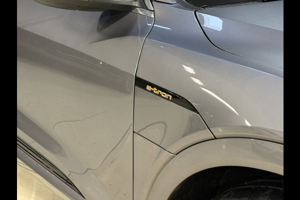 Audi e-tron 50 quattro Launch edition plus 71 kWh | Panoramadak | Leder | Camera Apple Carplay | Navi