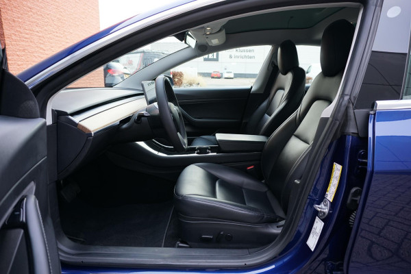 Tesla Model 3 Standard RWD Plus 60 kWh + AUTOPILOT / PREMIUM AUDIO / 19''