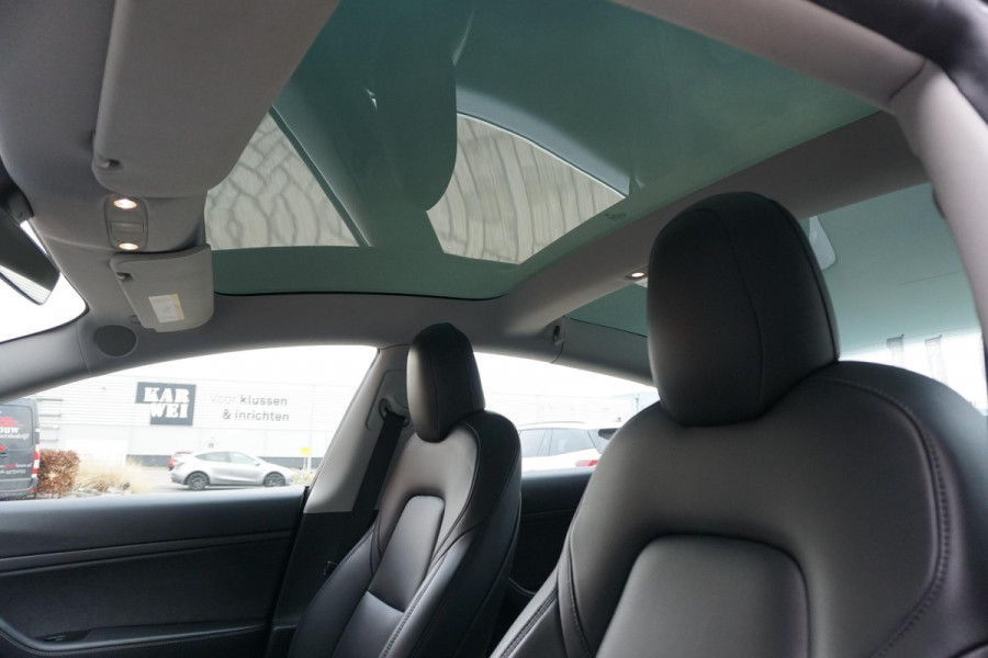 Tesla Model 3 Standard RWD Plus 60 kWh + AUTOPILOT / PREMIUM AUDIO / 19''