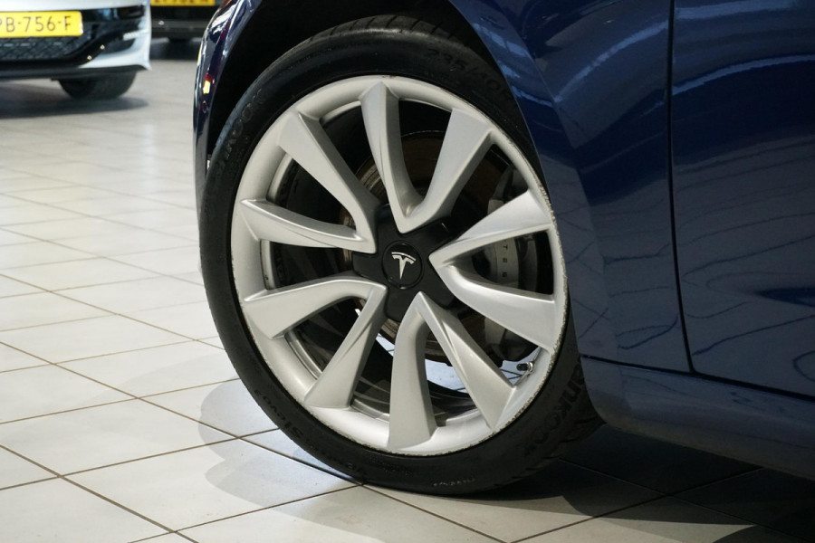 Tesla Model 3 Standard RWD Plus 60 kWh + AUTOPILOT / PREMIUM AUDIO / 19''