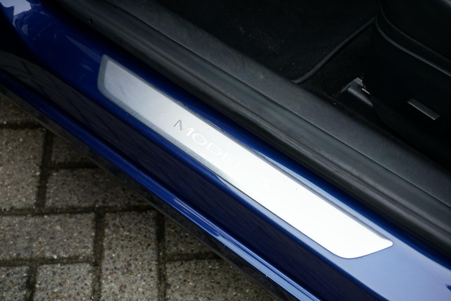 Tesla Model 3 Standard RWD Plus 60 kWh + AUTOPILOT / PREMIUM AUDIO / 19''