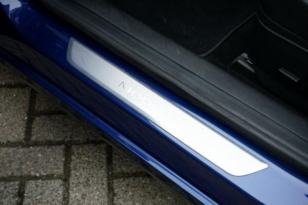 Tesla Model 3 Standard RWD Plus 60 kWh + AUTOPILOT / PREMIUM AUDIO / 19''