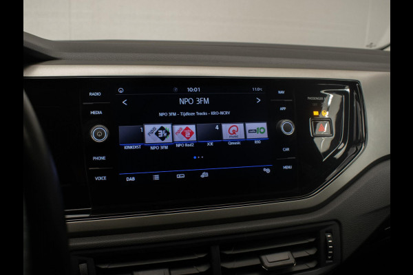 Volkswagen Polo 1.0 TSI Comfortline Sport (APPLE CARPLAY,GROOT NAVI,LED,CRUISE,TREKHAAK,DAB,SPORTSTOELEN,NETTE STAAT)