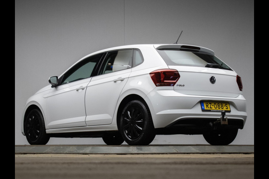 Volkswagen Polo 1.0 TSI Comfortline Sport (APPLE CARPLAY,GROOT NAVI,ADAPTIVE CRUISE,TREKHAAK,LED,SPORTSTOELEN,NETTE STAAT)