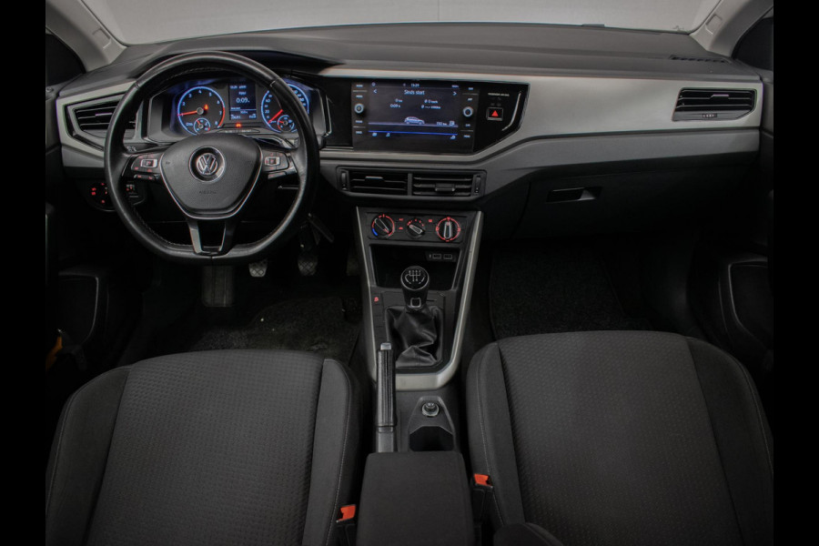 Volkswagen Polo 1.0 TSI Comfortline Sport (APPLE CARPLAY,GROOT NAVI,ADAPTIVE CRUISE,TREKHAAK,LED,SPORTSTOELEN,NETTE STAAT)