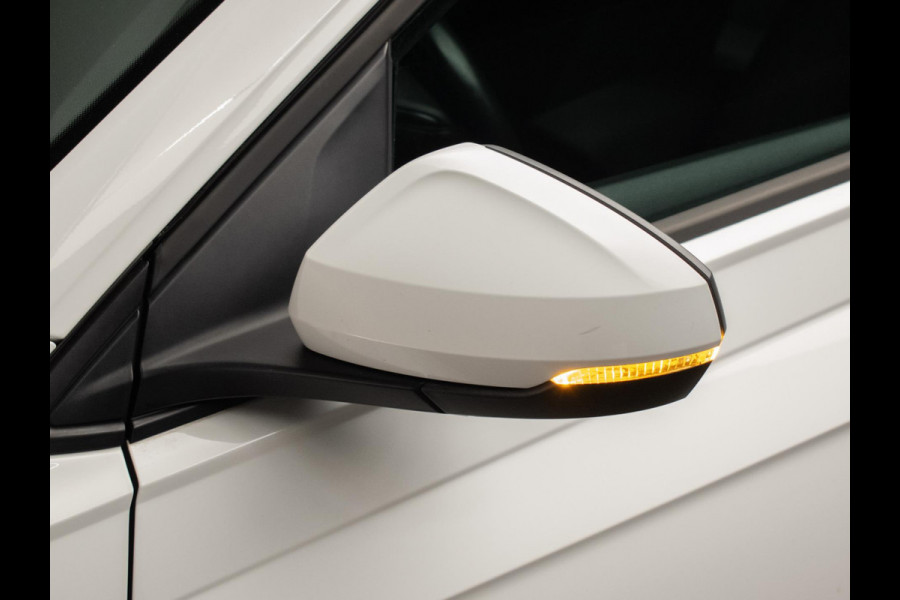 Volkswagen Polo 1.0 TSI Comfortline Sport (APPLE CARPLAY,GROOT NAVI,ADAPTIVE CRUISE,TREKHAAK,LED,SPORTSTOELEN,NETTE STAAT)