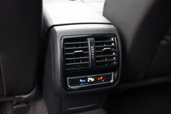Volkswagen Passat Variant 1.4 TSI 218 PK PHEV GTE BNS PHEV, Trekhaak, Panoramadak, Massage, Adap. Cruise Control